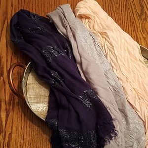 Bundle of scarves.
